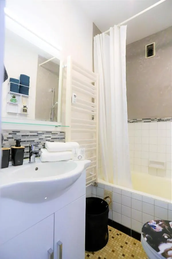 Appartement Secteur Gare Avec Balcon Et Vue Panoramique Chambery 0*,  France
